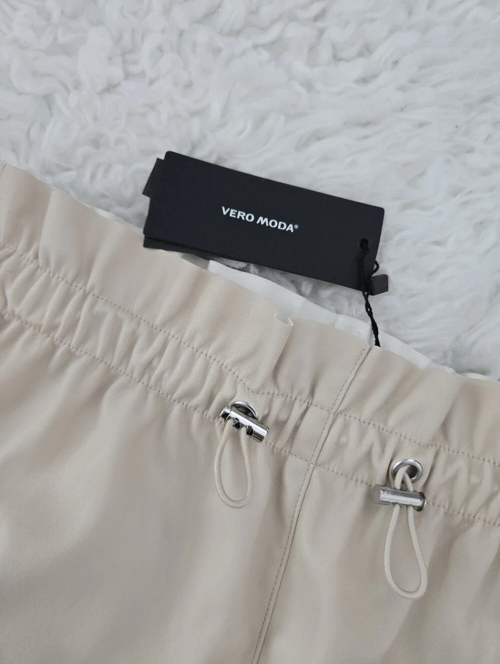 Vero Moda high waist paperbag style cream-colored coated faux leather mini skirt